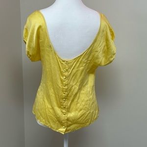 Sexy 100% silk yellow Cache open back top. Like New
